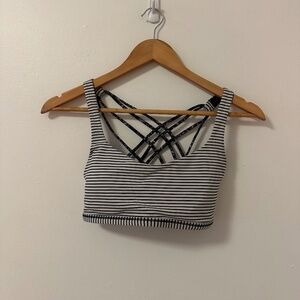 Lululemon Free To Be Bra (Wild) Sports Bra in Black and White Stripe | Size 6